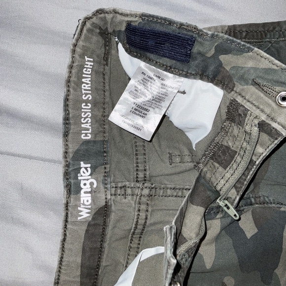 Wrangler size 5 boys shorts camo - Picture 3 of 3